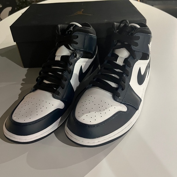 Jordan 1 Men’s Royal Navy and Black Sneakers - Picture 4 of 9
